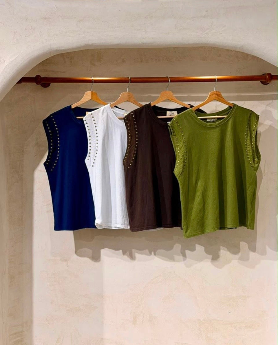 Italy Sleeveless Tops