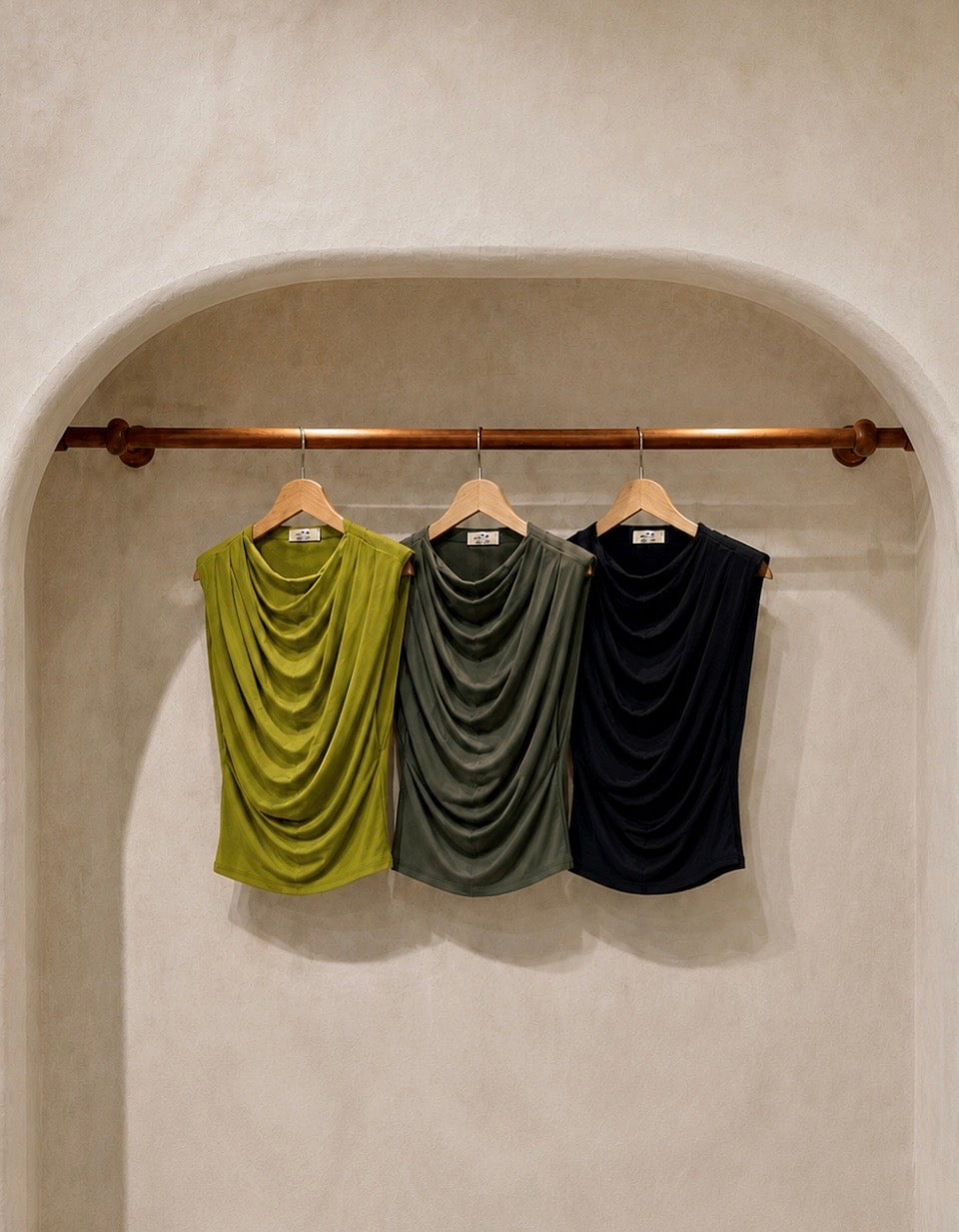 IN ITALY BASIC TOPS