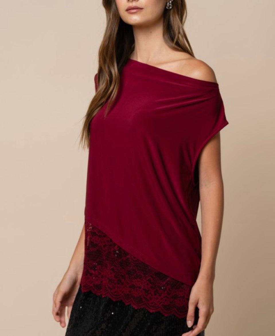LACE BOAT NECK TOP