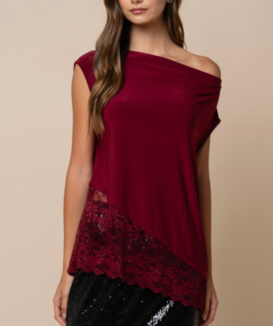 LACE BOAT NECK TOP